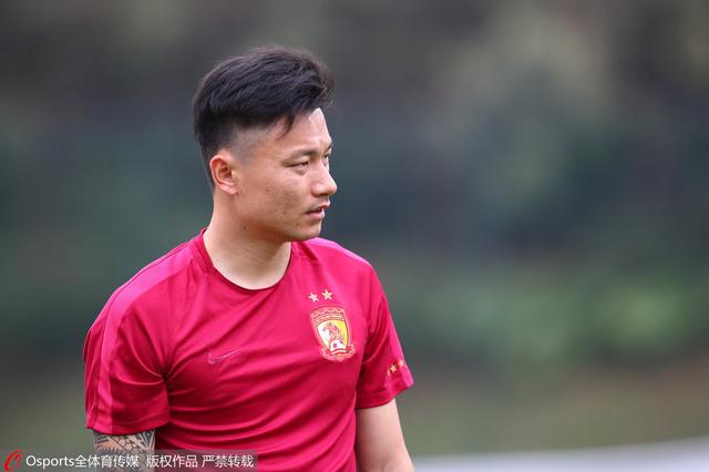主演新剧《肯尼迪》聚焦著名政治家族 2 堪比时装周!