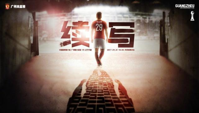 琳赛·罗翰薄纱黑裙现身街头 裸露半乳成功抢镜 2013-09-06 当地时间9月4日，琳赛·罗翰在纽约现身，支持妹妹的服装秀。