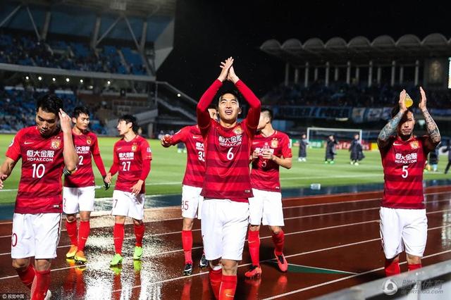 此外，五一档新片、北影节主竞赛影片《大风杀》于4月19日率先开启首映，本片凭借独特的类型定位、生猛的影像，以及辛柏青、白客的颠覆性出演，被不少观众看好为“黑马”，但也有观众表示：“文戏差强人意。