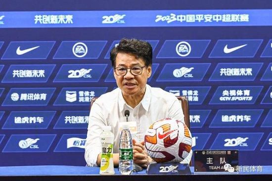S·尚卡尔执导，拉吉尼坎塔、阿克谢·库玛尔、艾米·杰克逊主演。