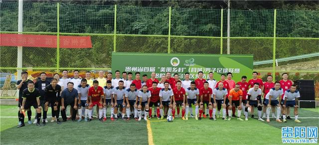 016月21日，当日本导演三宅唱在台上用英文念出《翠湖》的名字时，台下的导演卞灼和制片人已经激动地拥抱在一起。