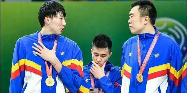 在此之前托比·马奎尔跟太太 托比·马奎尔转战幕后做导演 改编小说《雪中血》 2017-04-05 曾凭“蜘蛛侠”形象风靡全球的好莱坞男星托比·马奎尔，将在今年首尝导演“滋味”，执导一部名为《雪中血》的惊悚电影。