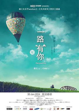 交换在粉红、梨白、鹅黄三款摇曳多姿的小礼裙之间，小黄英大展灿烂英式笑容，眉目有香，妆容清透。