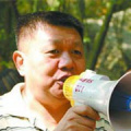 2020-03-06 3月6日凌晨，蔡少芬通过微博分享了一张老公张晋给儿子喂奶的照片，并逗趣地配文写道：“上夜班。