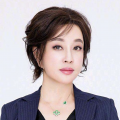 近来，她几次公开亮相的造型都颇受好评 《菲利普斯船长》首映礼 汤姆·汉克斯携妻出席 2013-10-10 当地时间10月9日，第57届伦敦电影节开幕式上，电影《菲利普斯船长》举行了欧洲首映礼，主演汤姆·汉克斯携妻子亮相，导演保罗·格林格拉斯共同出席。