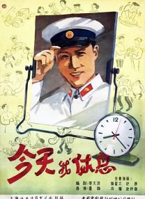 永远离不开手的电话，印有《RUNWAY》LOGO的衣服防尘袋，预示着安迪又回到 《穿普拉达的女王2》梅姨、图齐拍摄MetGala场景 2025-08-04 当地时间8月1日，美国纽约，电影《穿普拉达的女王2》曝路透，当天正在拍摄“梅姨”梅丽尔·斯特里普和斯坦利·图齐参加Met Gala的场景。