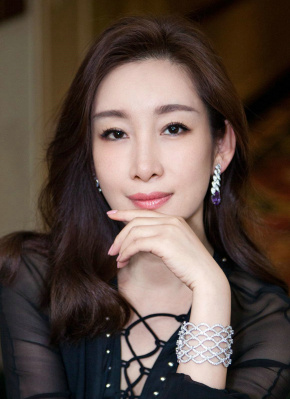 根据组委会的初步筛选，明星走红毯的地点为甘肃国际会展中心南广场。